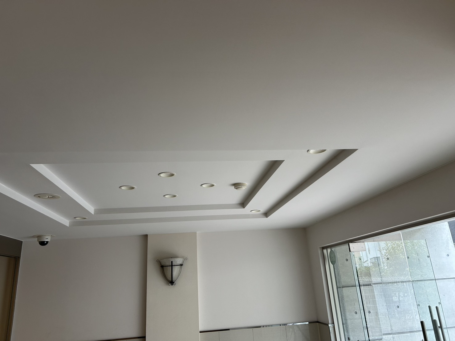 横浜市Hマンションのエントランス塗装施工事例 マンションエントランス塗装の実績